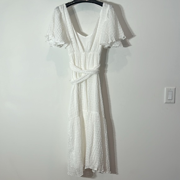 ALL IN FAVOR WHITE STATEMENT SLEEVE BELTED CREPE CRINKLE MAXI DRESS MEDIUM NEW - Picture 5 of 6